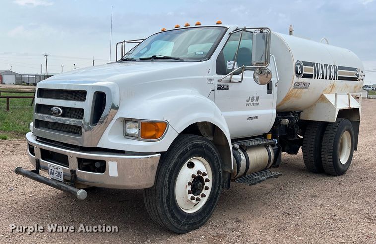image for item DS3096 2012 Ford F750 water truck