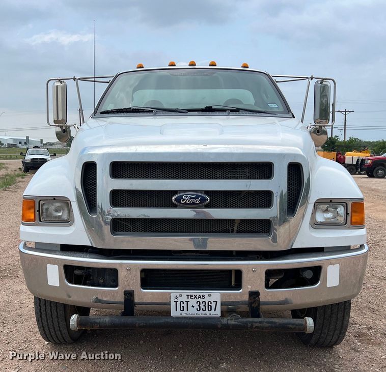 image for item DS3096 2012 Ford F750 water truck