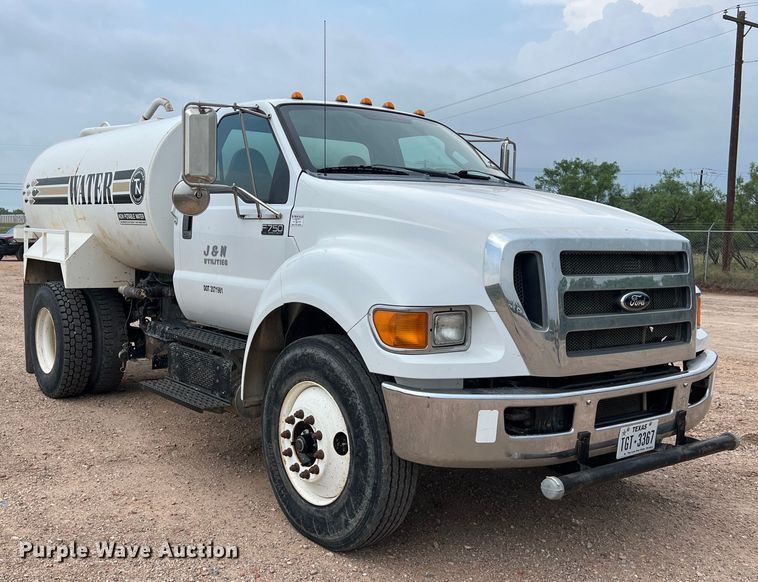 image for item DS3096 2012 Ford F750 water truck
