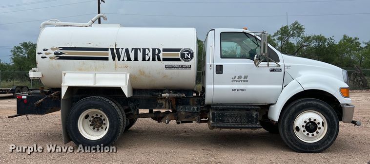 image for item DS3096 2012 Ford F750 water truck