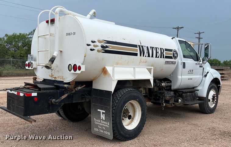 image for item DS3096 2012 Ford F750 water truck