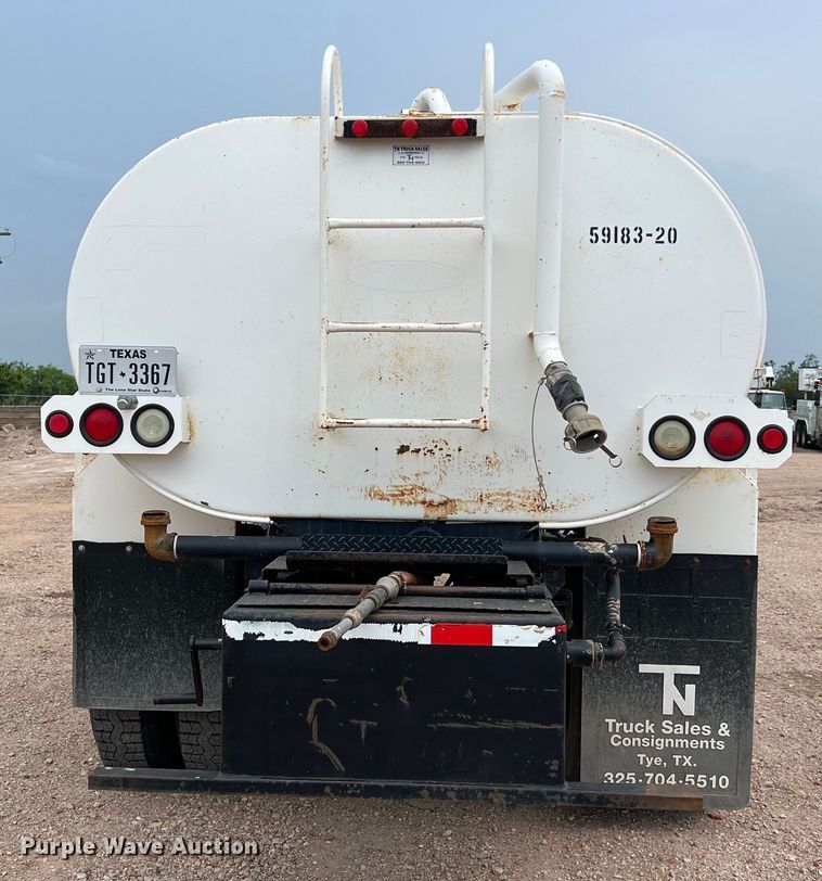 image for item DS3096 2012 Ford F750 water truck