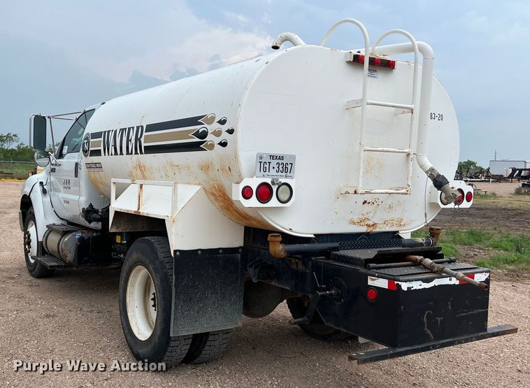image for item DS3096 2012 Ford F750 water truck