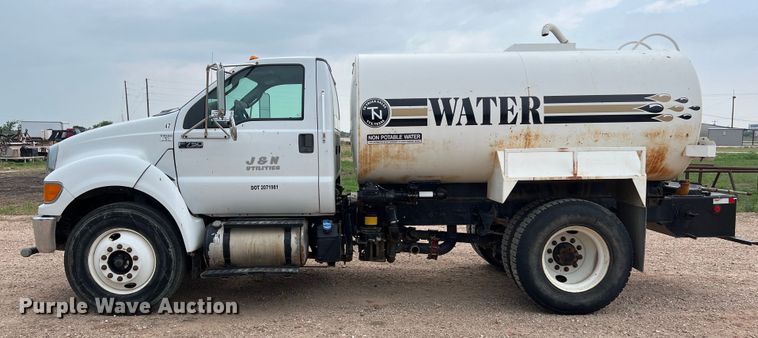 image for item DS3096 2012 Ford F750 water truck