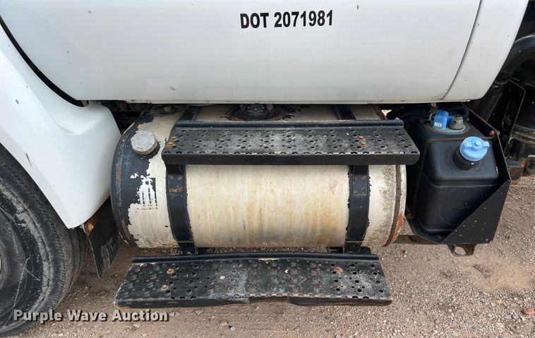 image for item DS3096 2012 Ford F750 water truck