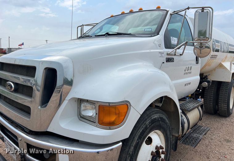 image for item DS3096 2012 Ford F750 water truck
