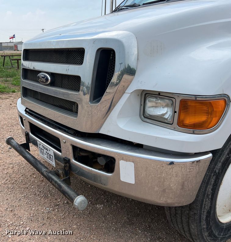 image for item DS3096 2012 Ford F750 water truck
