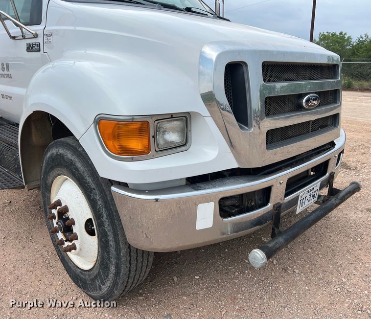 image for item DS3096 2012 Ford F750 water truck