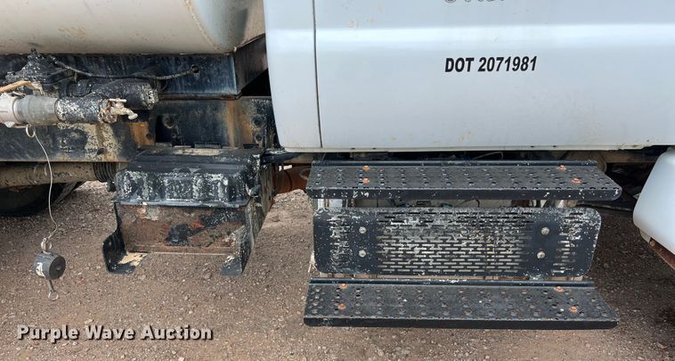 image for item DS3096 2012 Ford F750 water truck