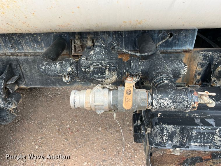 image for item DS3096 2012 Ford F750 water truck