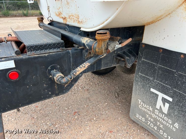 image for item DS3096 2012 Ford F750 water truck