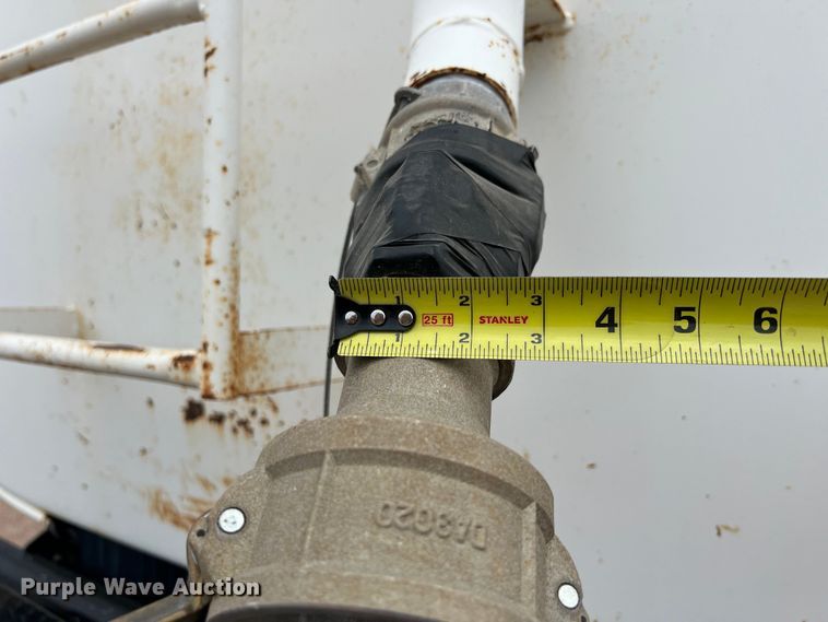 image for item DS3096 2012 Ford F750 water truck