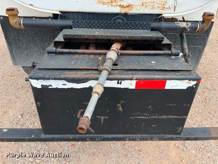 image for item DS3096 2012 Ford F750 water truck