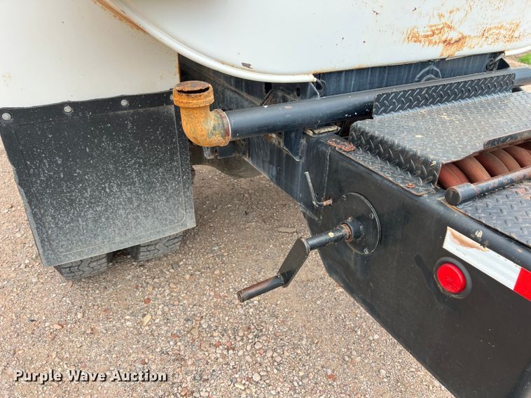 image for item DS3096 2012 Ford F750 water truck