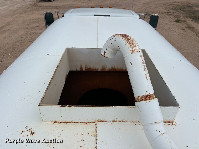 image for item DS3096 2012 Ford F750 water truck