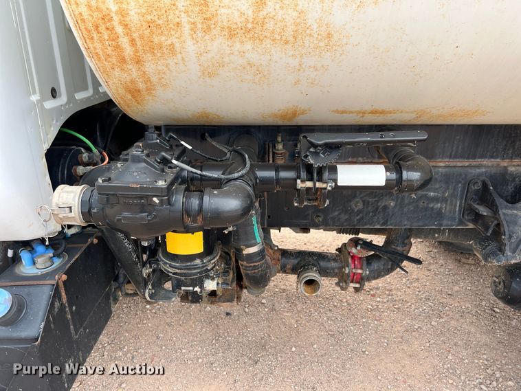 image for item DS3096 2012 Ford F750 water truck