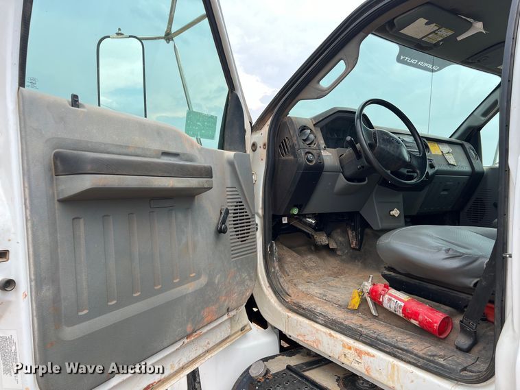 image for item DS3096 2012 Ford F750 water truck