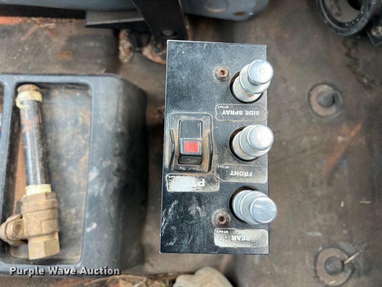 image for item DS3096 2012 Ford F750 water truck