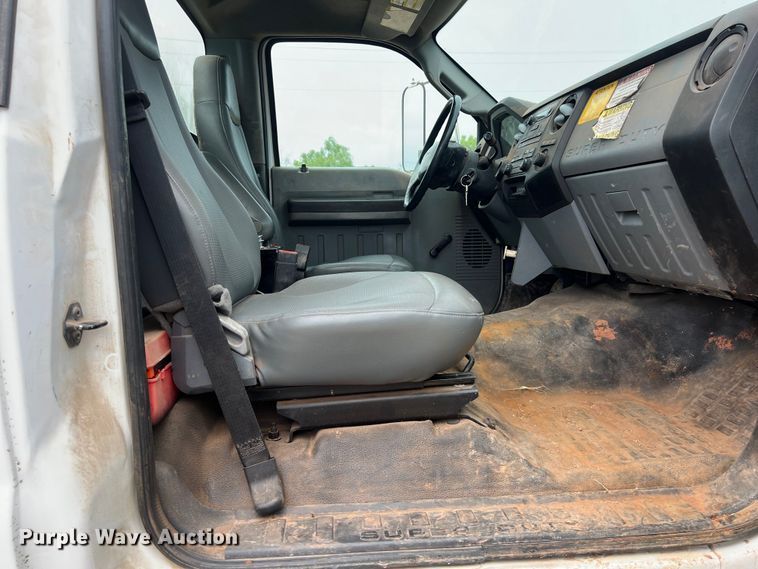 image for item DS3096 2012 Ford F750 water truck