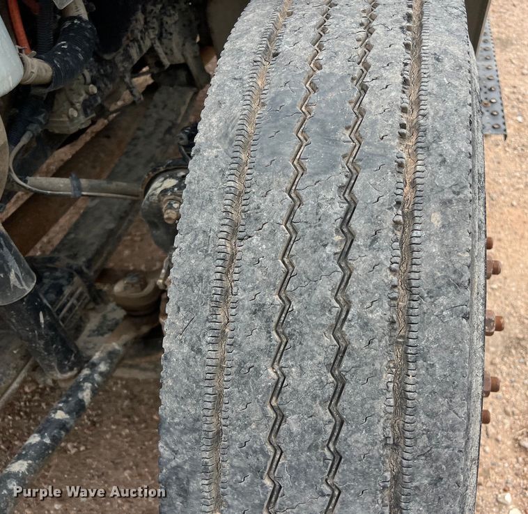 image for item DS3096 2012 Ford F750 water truck