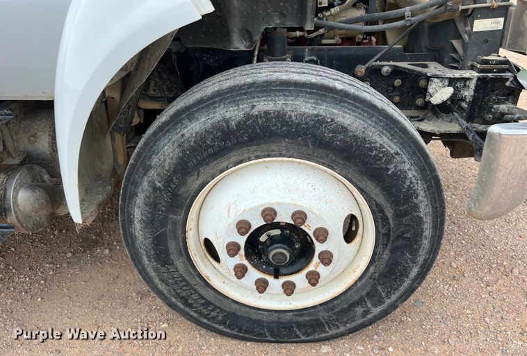 image for item DS3096 2012 Ford F750 water truck