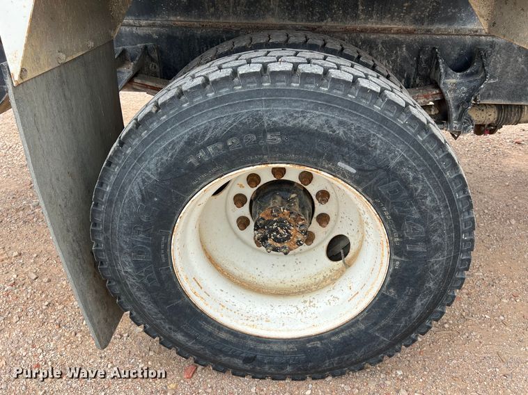 image for item DS3096 2012 Ford F750 water truck