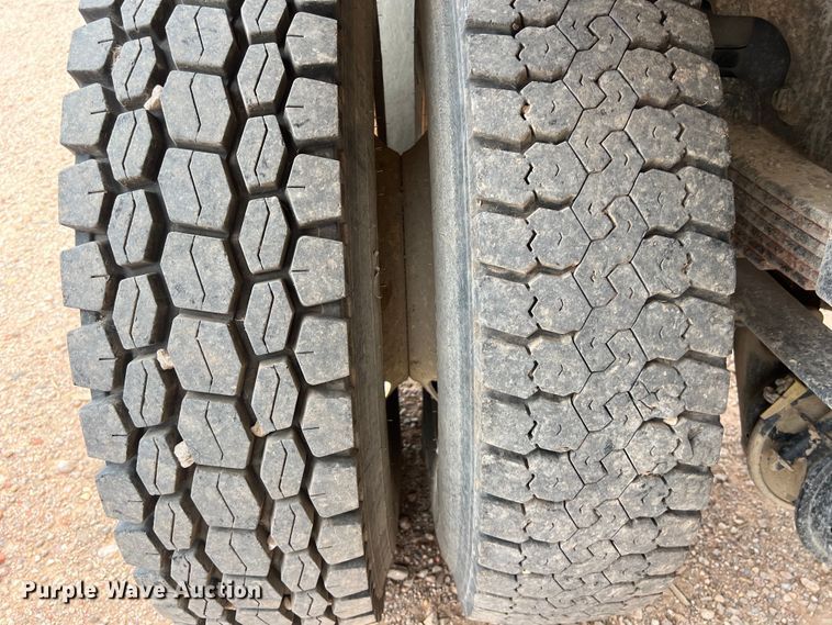 image for item DS3096 2012 Ford F750 water truck