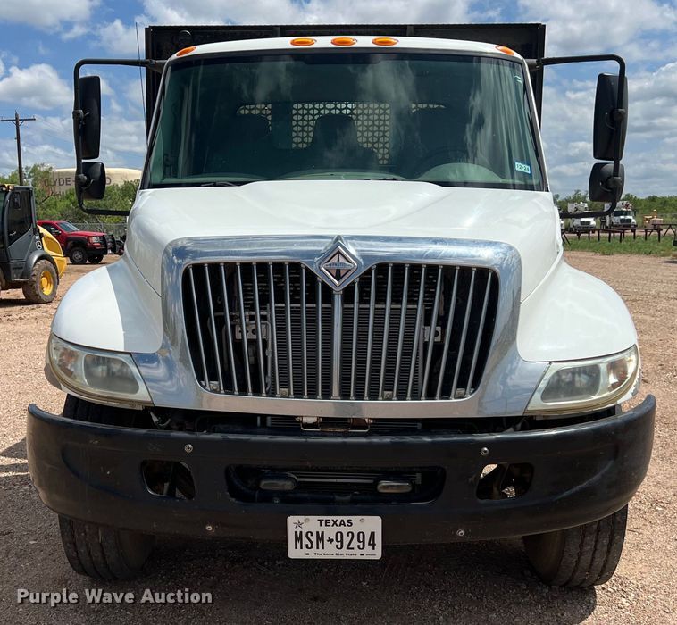image for item DS3099 2007 International 4300 flatbed truck