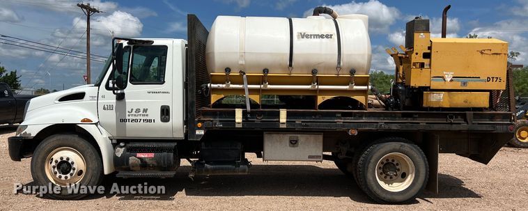 image for item DS3099 2007 International 4300 flatbed truck