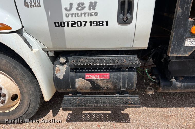 image for item DS3099 2007 International 4300 flatbed truck