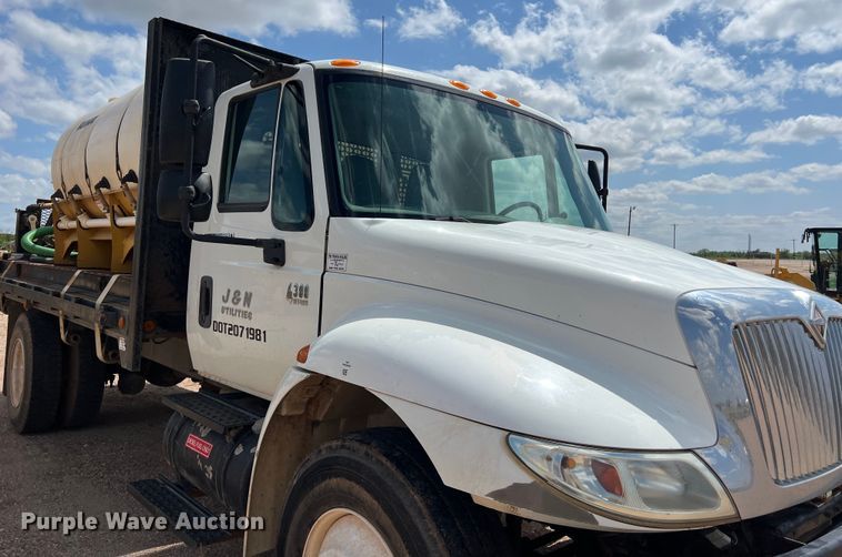 image for item DS3099 2007 International 4300 flatbed truck