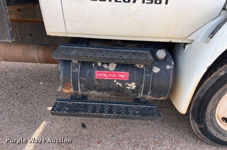 image for item DS3099 2007 International 4300 flatbed truck