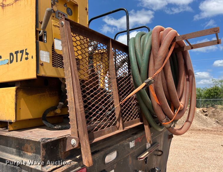 image for item DS3099 2007 International 4300 flatbed truck