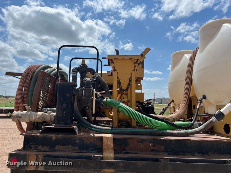 image for item DS3099 2007 International 4300 flatbed truck