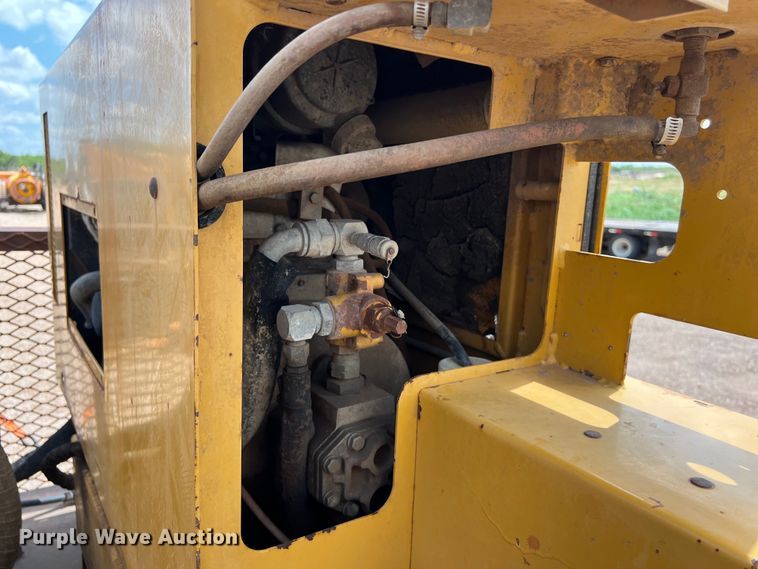 image for item DS3099 2007 International 4300 flatbed truck