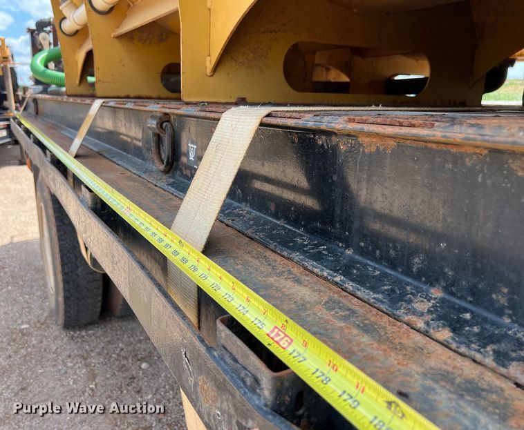 image for item DS3099 2007 International 4300 flatbed truck