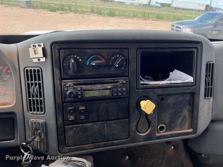 image for item DS3099 2007 International 4300 flatbed truck