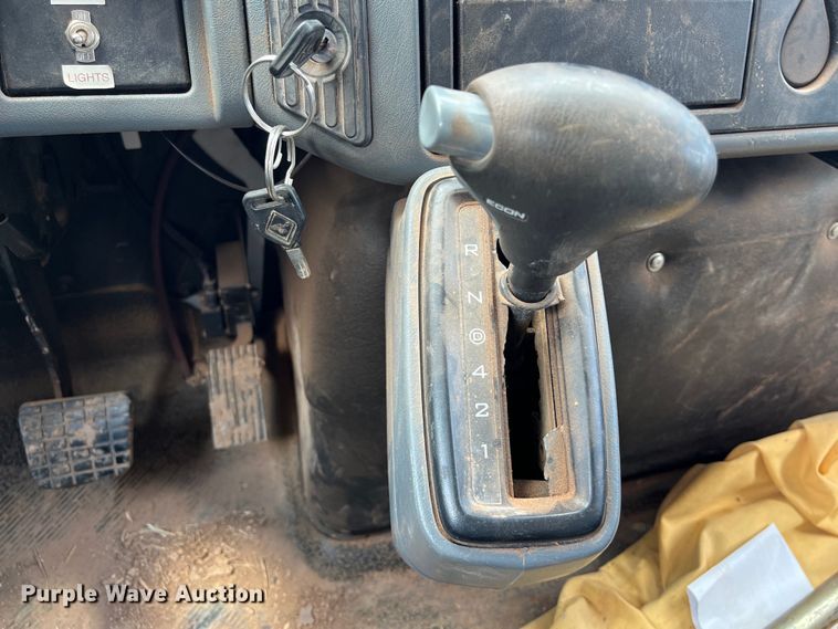 image for item DS3099 2007 International 4300 flatbed truck