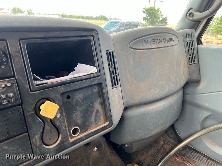 image for item DS3099 2007 International 4300 flatbed truck