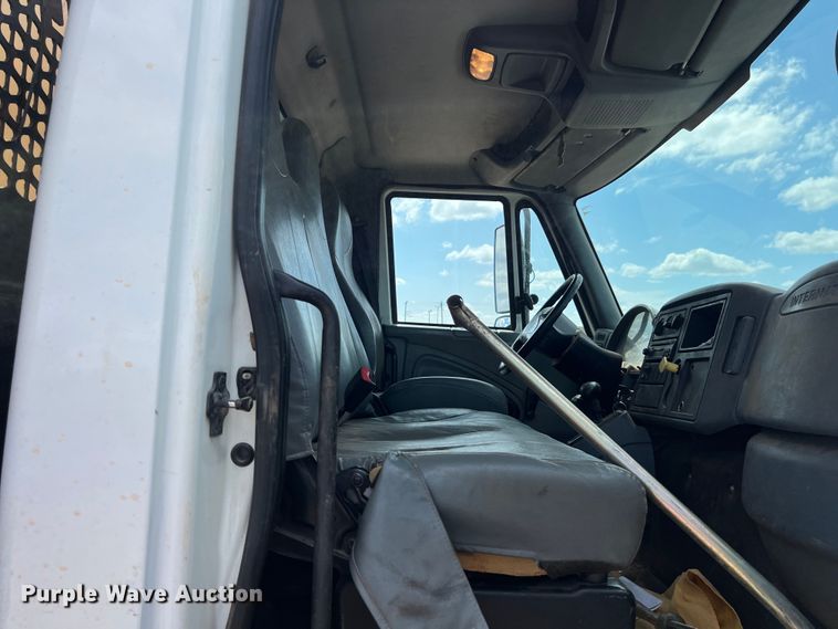 image for item DS3099 2007 International 4300 flatbed truck