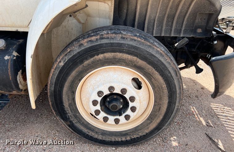 image for item DS3099 2007 International 4300 flatbed truck