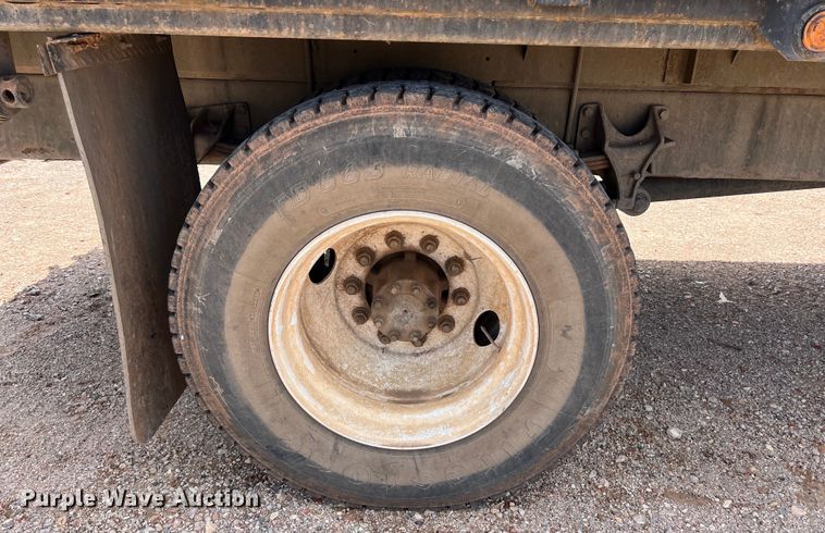 image for item DS3099 2007 International 4300 flatbed truck