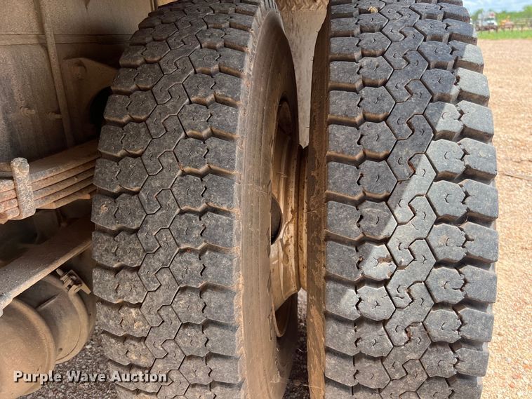 image for item DS3099 2007 International 4300 flatbed truck