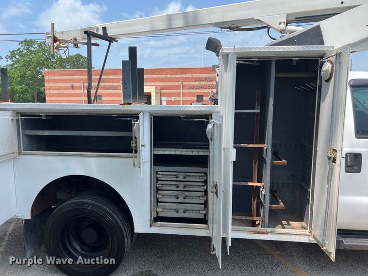 image for item DS3108 2011 Ford F550 Super Duty bucket truck