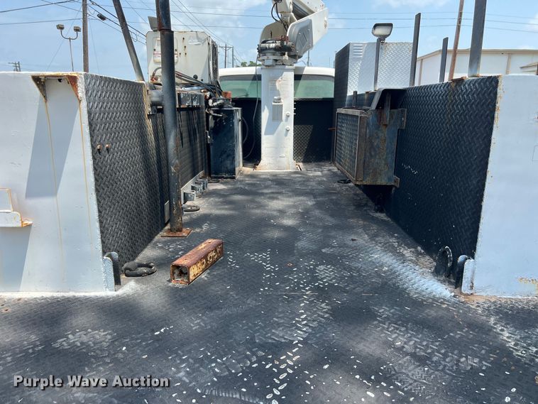 image for item DS3108 2011 Ford F550 Super Duty bucket truck