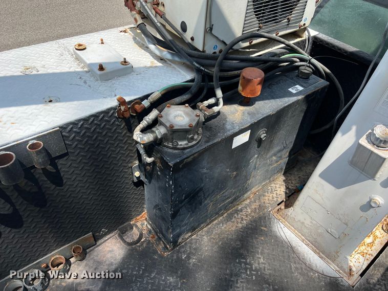 image for item DS3108 2011 Ford F550 Super Duty bucket truck