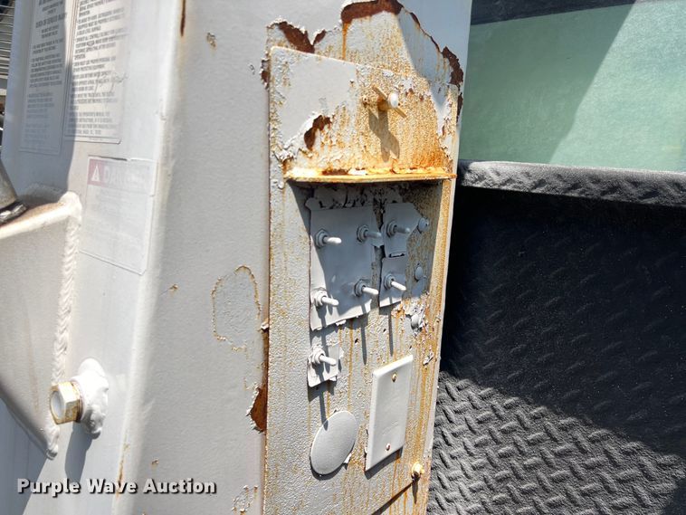 image for item DS3108 2011 Ford F550 Super Duty bucket truck