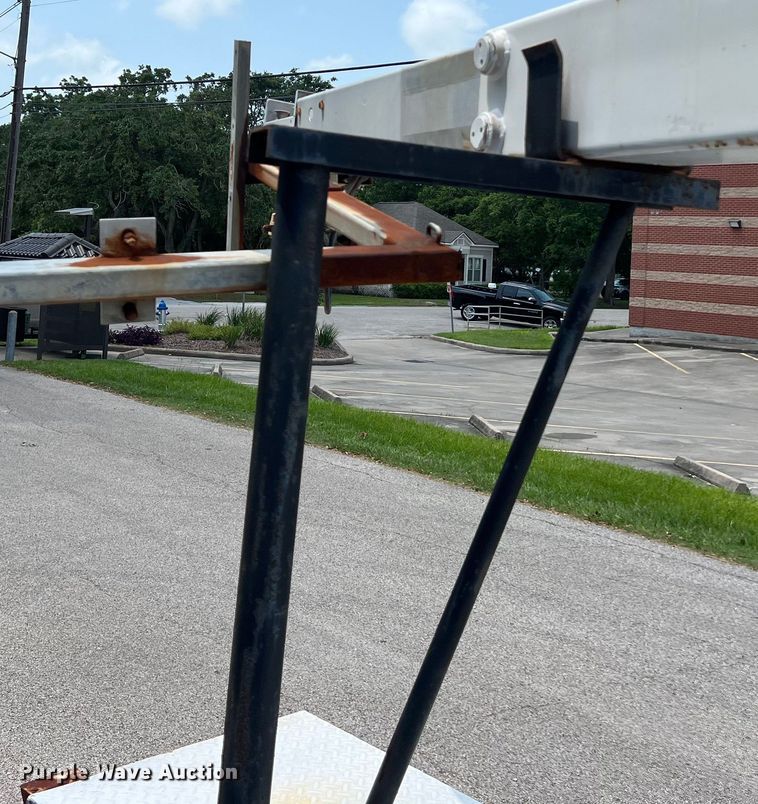 image for item DS3108 2011 Ford F550 Super Duty bucket truck