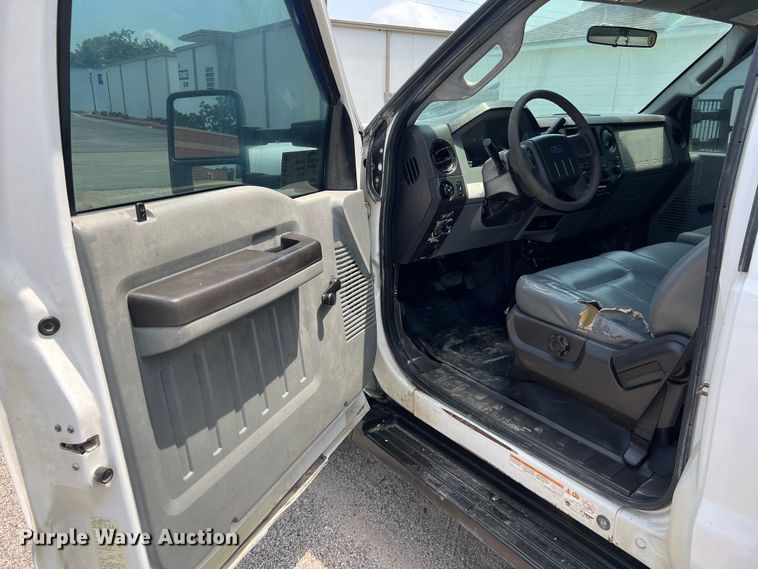 image for item DS3108 2011 Ford F550 Super Duty bucket truck