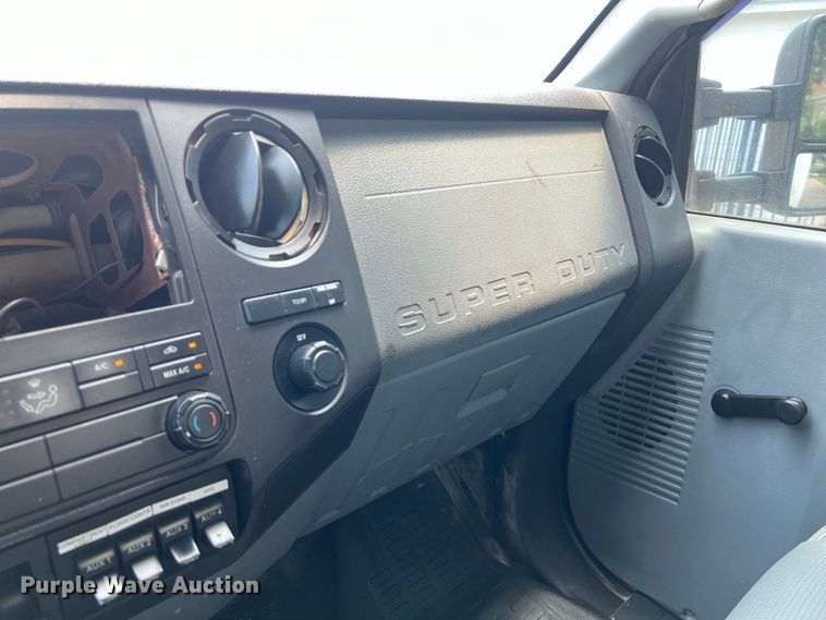 image for item DS3108 2011 Ford F550 Super Duty bucket truck